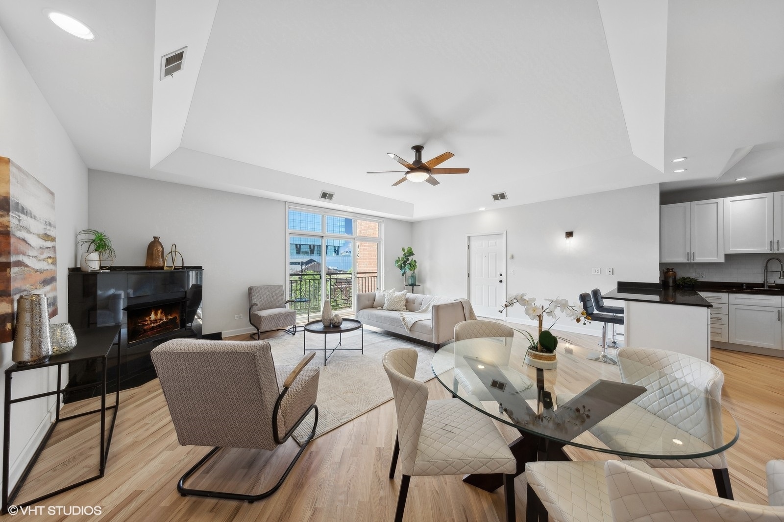 820 W Hubbard Street 4