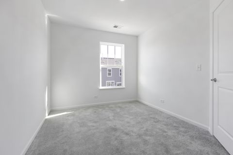 Tiny photo for 530 Wolverine Drive, Aurora, IL 60502 (MLS # 12577986)