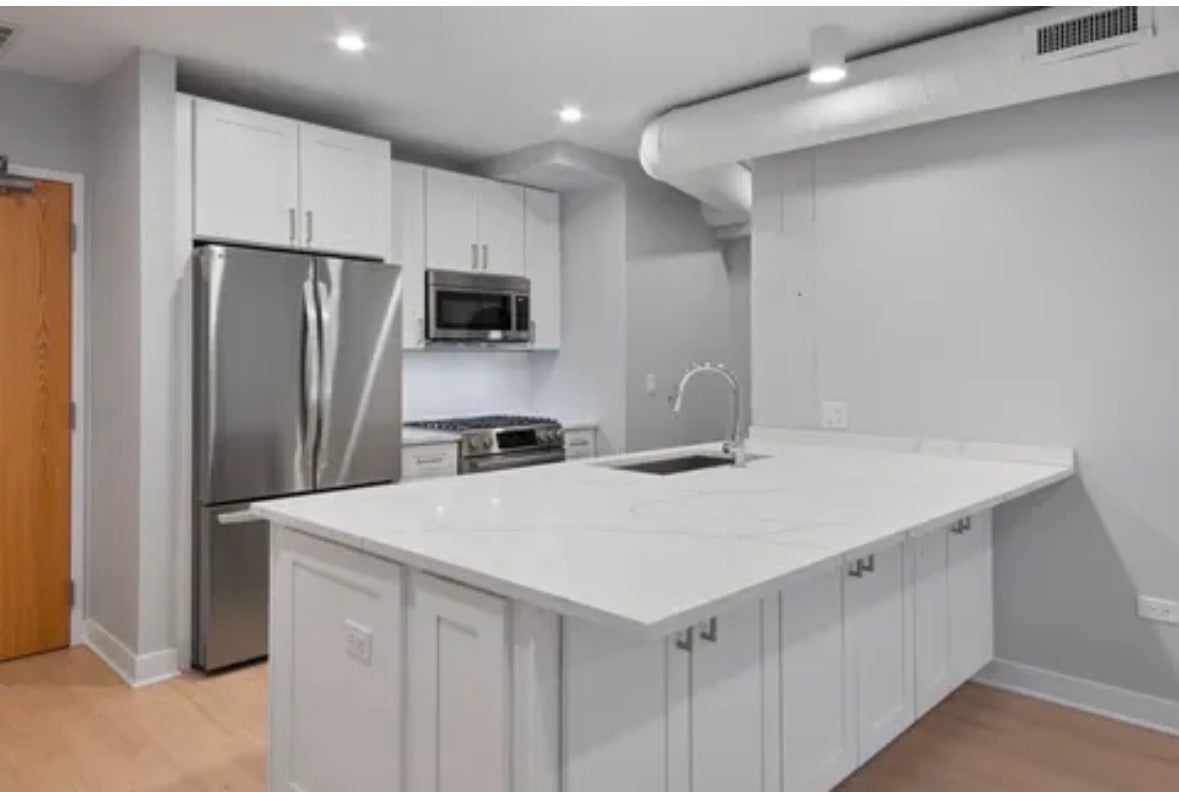 4637 N Ashland Avenue 401