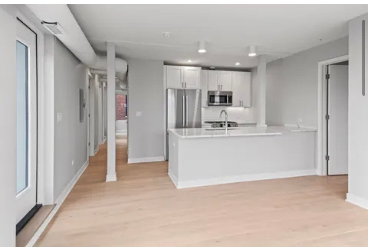 4637 N Ashland Avenue 401