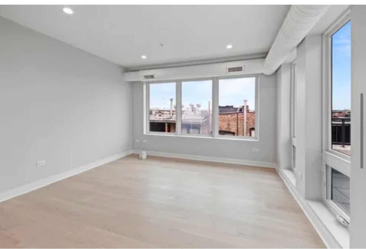 4637 N Ashland Avenue 401