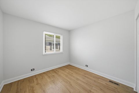 Tiny photo for 1130 Cove Drive, Prospect Heights, IL 60070 (MLS # 12687244)