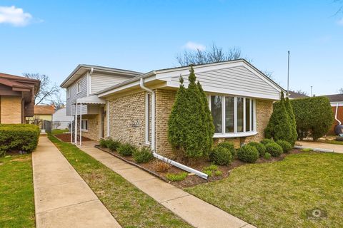 Photo of 9437 Lockwood Avenue, Skokie, IL 60077 (MLS # 12616506)