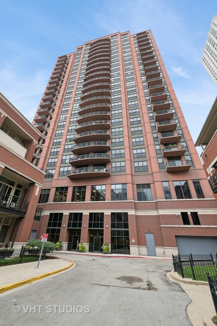 330 N Jefferson Street 1406