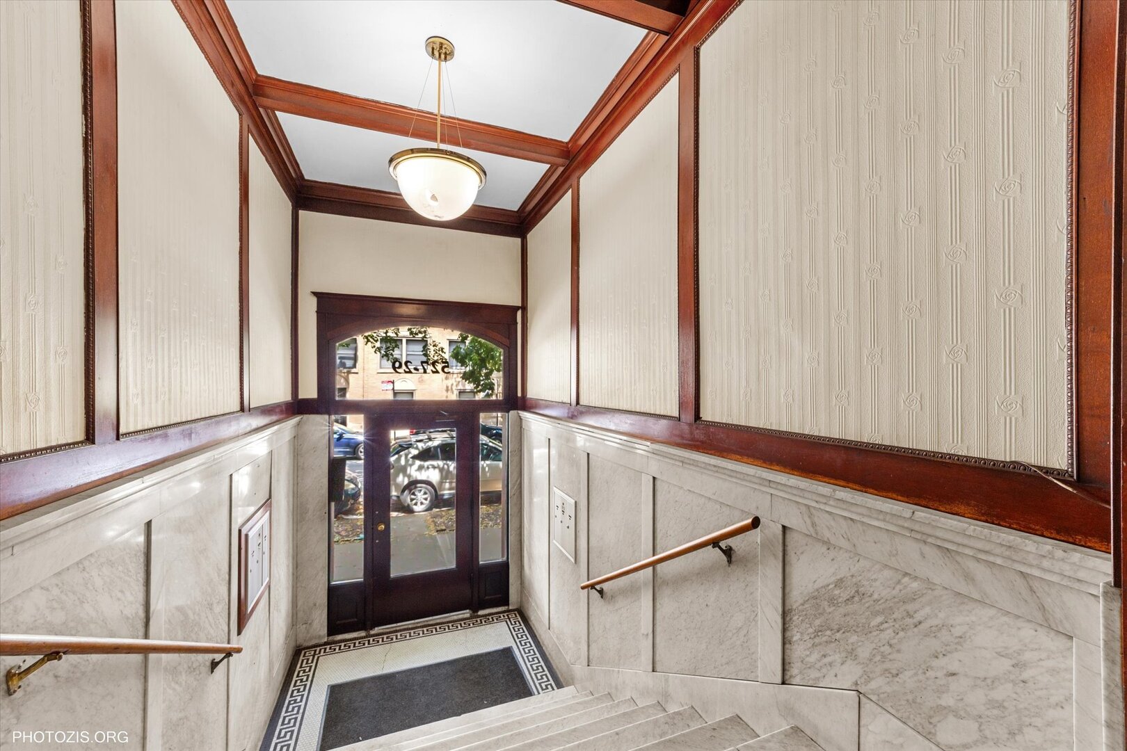 527 W Surf Street 2