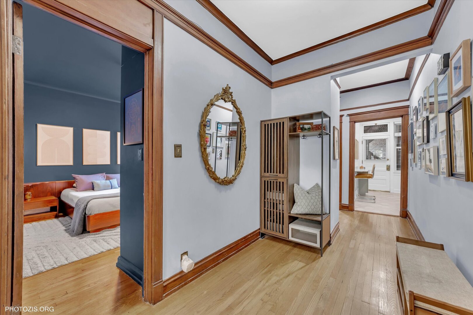 527 W Surf Street 2