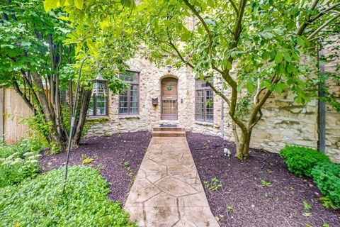 Tiny photo for 2014 W Hopkins Place, Chicago, IL 60643 (MLS # 12470823)