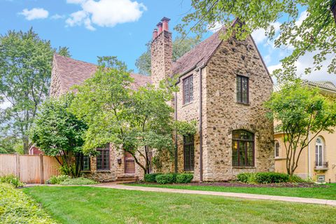 2014 W Hopkins Place Chicago IL 60643