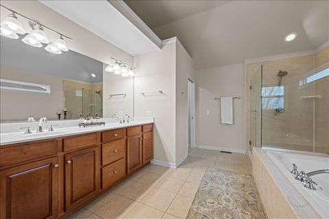 Tiny photo for 664 Bennett Drive, North Aurora, IL 60542 (MLS # 12608075)