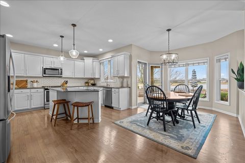 Tiny photo for 664 Bennett Drive, North Aurora, IL 60542 (MLS # 12608075)