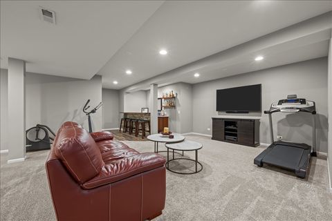 Tiny photo for 664 Bennett Drive, North Aurora, IL 60542 (MLS # 12608075)