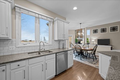 Tiny photo for 664 Bennett Drive, North Aurora, IL 60542 (MLS # 12608075)