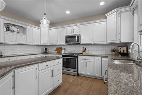 Tiny photo for 664 Bennett Drive, North Aurora, IL 60542 (MLS # 12608075)