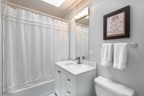 Tiny photo for 139 Washington Circle, Lake Forest, IL 60045 (MLS # 12735081)