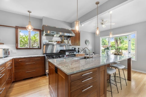 Tiny photo for 139 Washington Circle, Lake Forest, IL 60045 (MLS # 12735081)