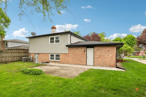 Tiny photo for 15631 East End Avenue, Dolton, IL 60419 (MLS # 12673055)