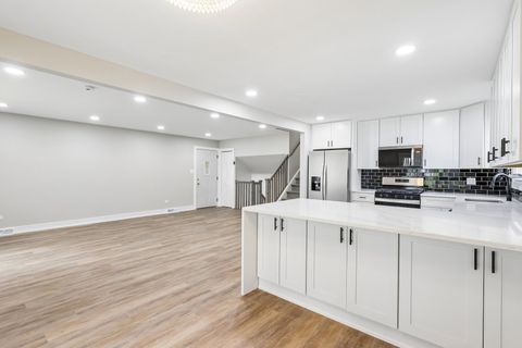 Tiny photo for 15631 East End Avenue, Dolton, IL 60419 (MLS # 12673055)