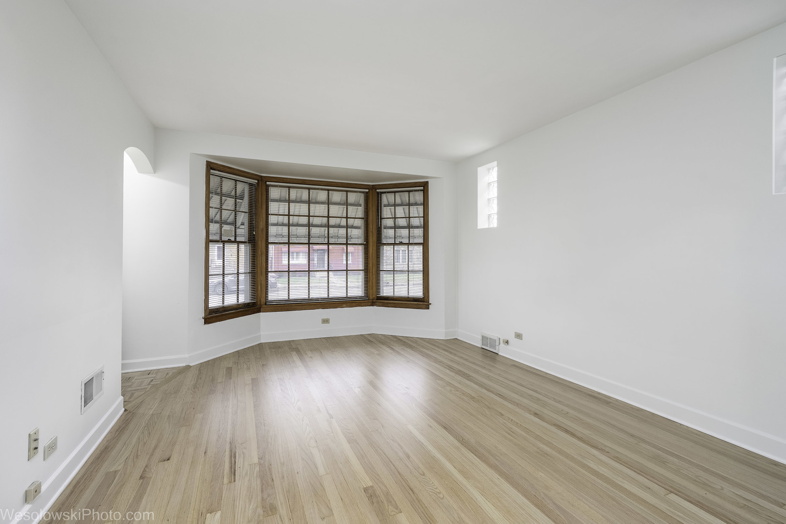 5944 W Foster Avenue