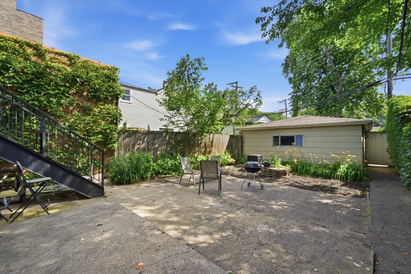 5051 N Lincoln Avenue