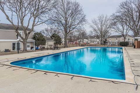 Tiny photo for 1314 ELY Court #1314, Wheeling, IL 60090 (MLS # 12632251)