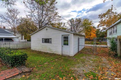 Tiny photo for 311 W POPLAR Street, Harrisburg, IL 62946 (MLS # QC4269298)