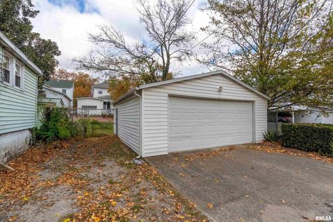 Tiny photo for 311 W POPLAR Street, Harrisburg, IL 62946 (MLS # QC4269298)