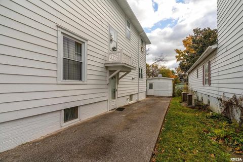 Tiny photo for 311 W POPLAR Street, Harrisburg, IL 62946 (MLS # QC4269298)