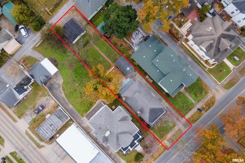 Tiny photo for 311 W POPLAR Street, Harrisburg, IL 62946 (MLS # QC4269298)