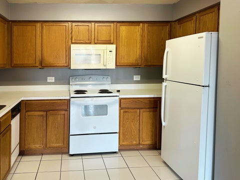Tiny photo for 10524 S Pulaski Road #3SE, Oak Lawn, IL 60453 (MLS # 12732991)