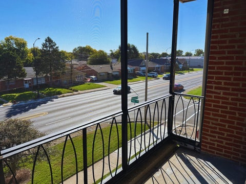 Tiny photo for 10524 S Pulaski Road #3SE, Oak Lawn, IL 60453 (MLS # 12732991)