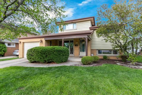 Photo of 179 N Hampshire Avenue, Elmhurst, IL 60126 (MLS # 12635291)