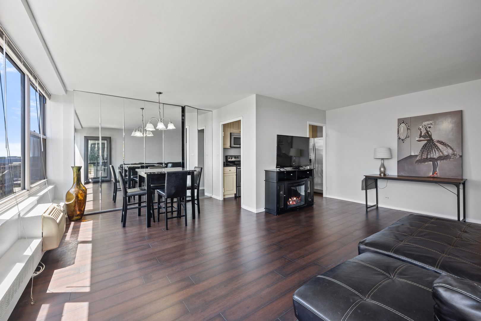 3900 N Lake Shore Drive 13B