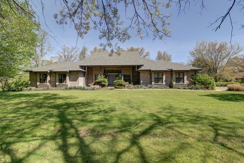 Photo of 3900 VALLEY OAKS Drive, Clinton, IA 52732 (MLS # 12637257)