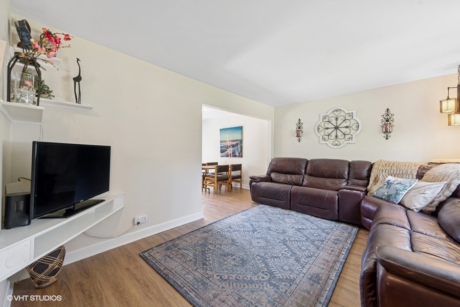 1S155 Danby Street