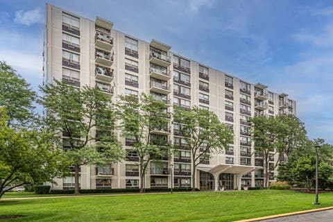 Tiny photo for 9001 Golf Road #10F, Des Plaines, IL 60016 (MLS # 12724612)