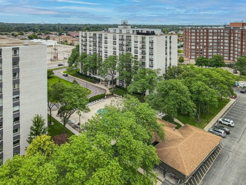 Tiny photo for 9001 Golf Road #10F, Des Plaines, IL 60016 (MLS # 12724612)