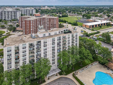 Tiny photo for 9001 Golf Road #10F, Des Plaines, IL 60016 (MLS # 12724612)