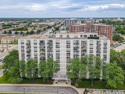 Tiny photo for 9001 Golf Road #10F, Des Plaines, IL 60016 (MLS # 12724612)