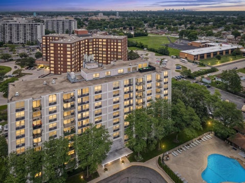 Photo of 9001 Golf Road #10F, Des Plaines, IL 60016 (MLS # 12724612)