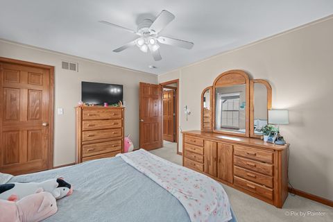 Tiny photo for 601 Meade Boulevard, North Aurora, IL 60542 (MLS # 12568241)