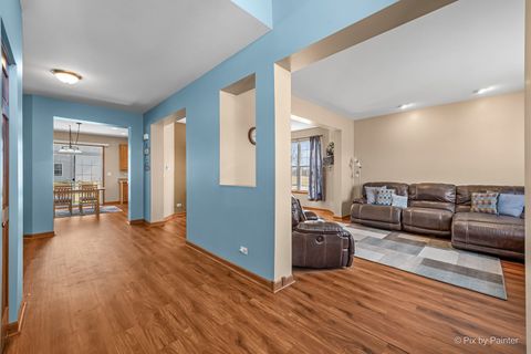 Tiny photo for 601 Meade Boulevard, North Aurora, IL 60542 (MLS # 12568241)