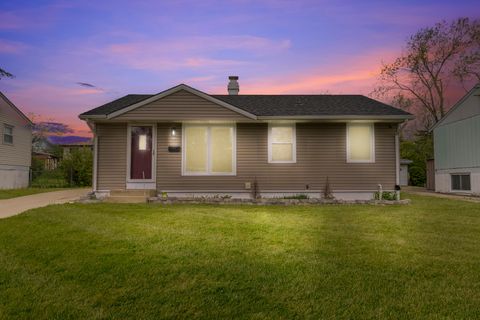Photo of 404 E Lincoln Avenue, Glendale Heights, IL 60139 (MLS # 12639074)