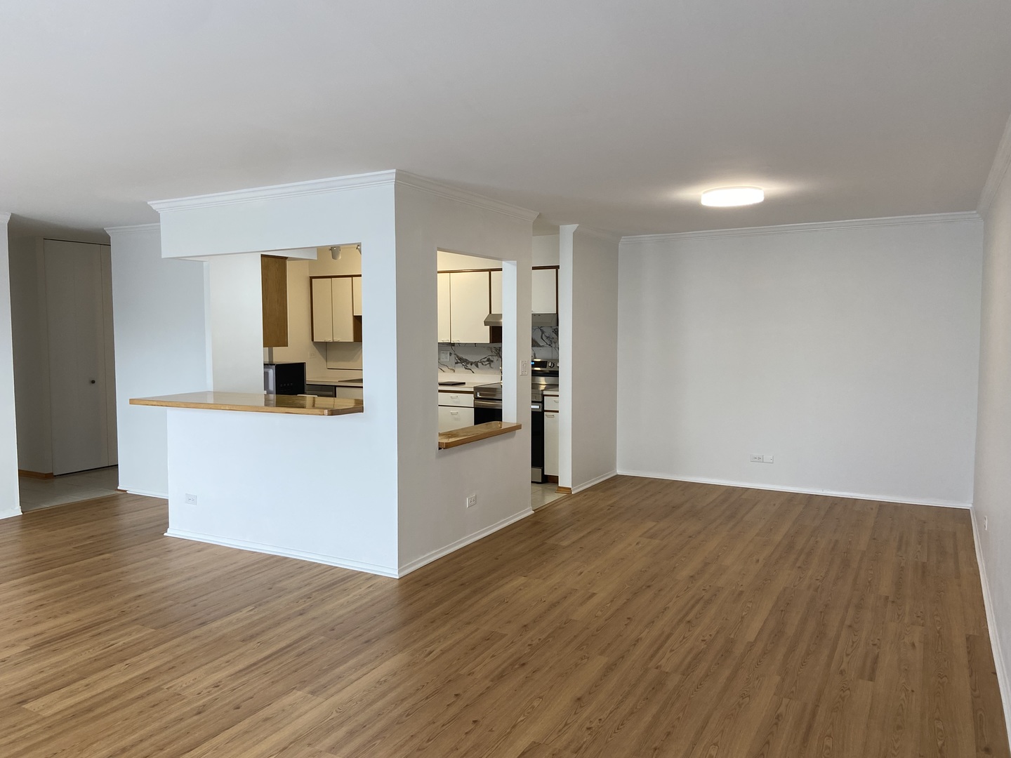 Arlington Heights, Illinois 60005, United States, 2 Bedrooms Bedrooms, ,2 BathroomsBathrooms,Residential,Active,229739