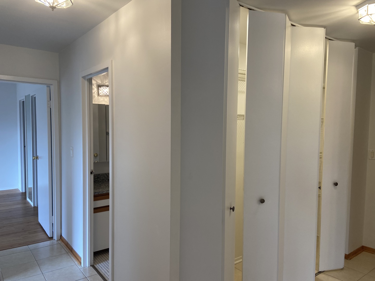 Arlington Heights, Illinois 60005, United States, 2 Bedrooms Bedrooms, ,2 BathroomsBathrooms,Residential,Active,229739