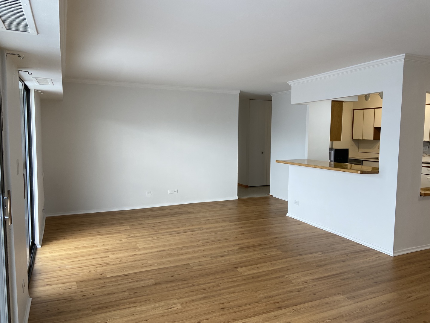 Arlington Heights, Illinois 60005, United States, 2 Bedrooms Bedrooms, ,2 BathroomsBathrooms,Residential,Active,229739