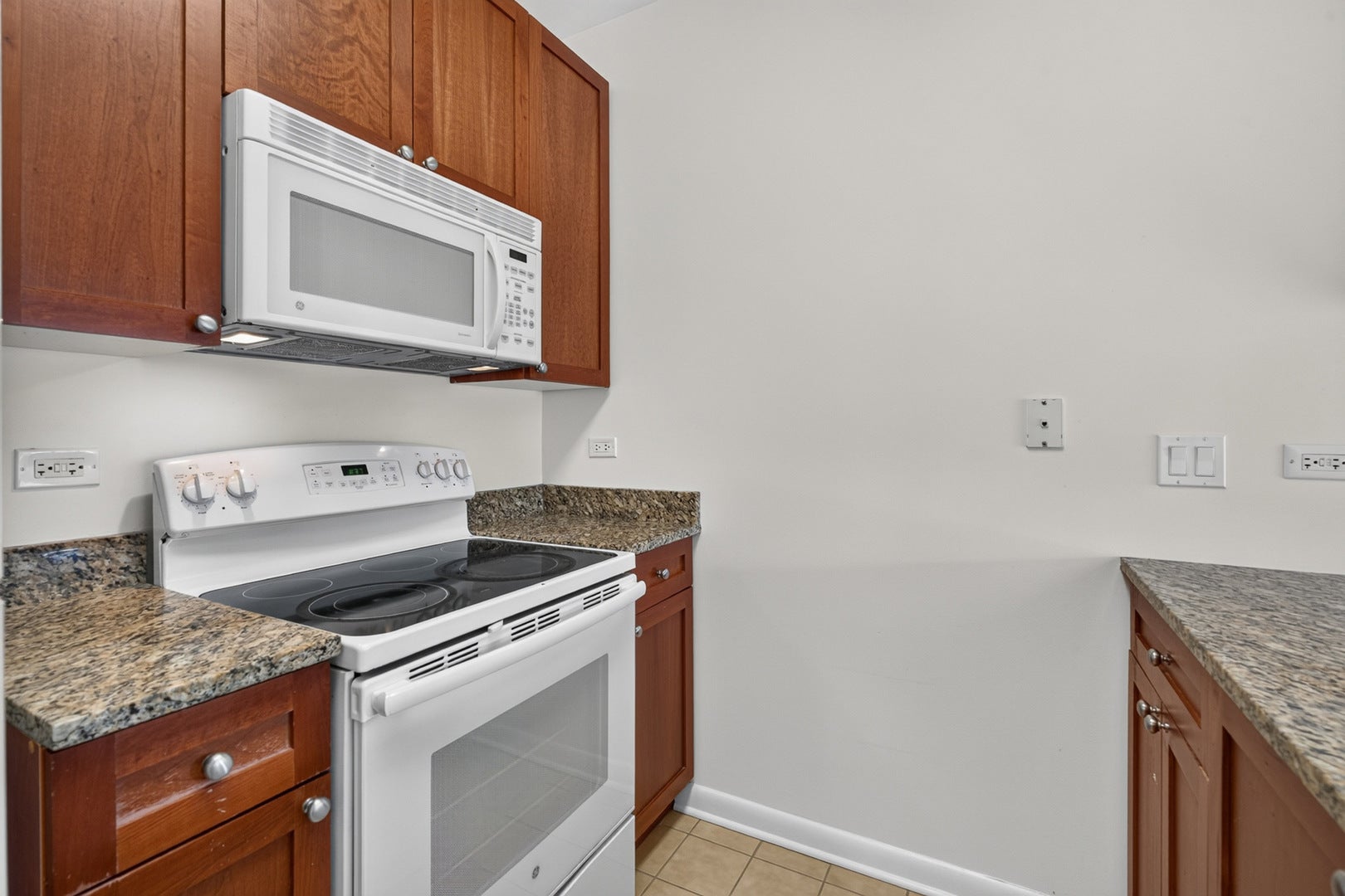 1572 Maple Avenue 406