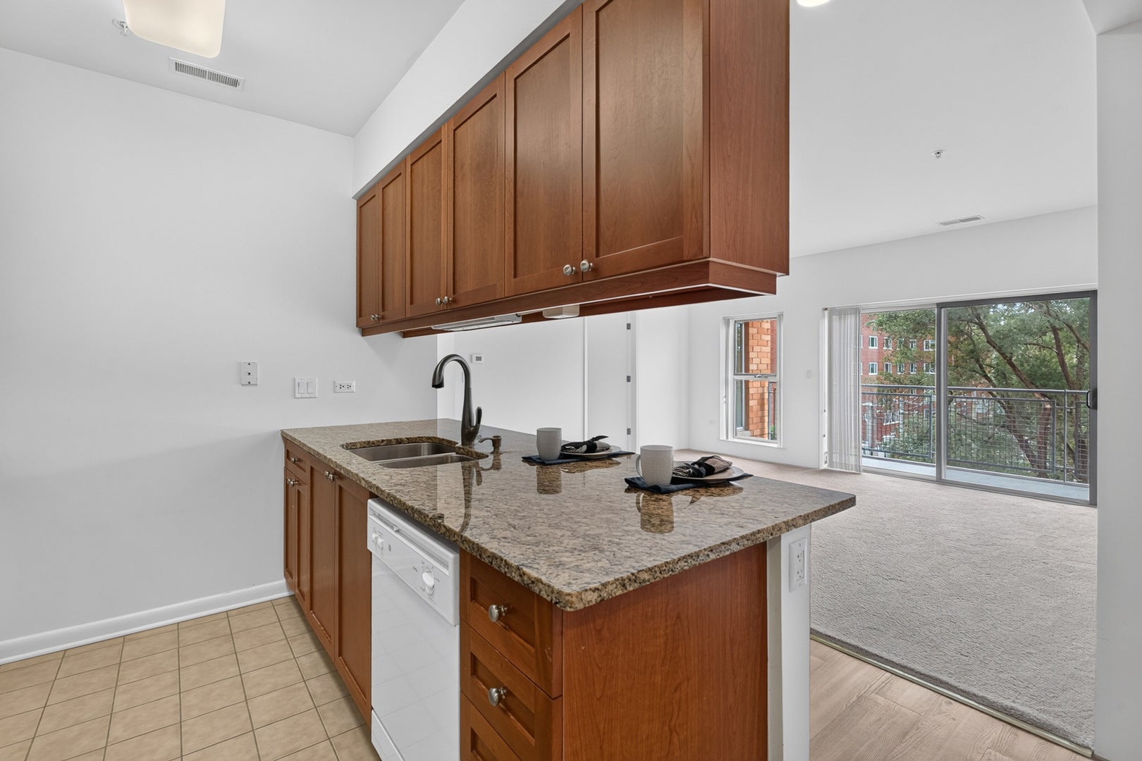 1572 Maple Avenue 406
