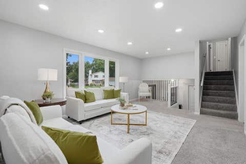 Tiny photo for 4415 Montclair Court, Bettendorf, IA 52722 (MLS # 12731838)