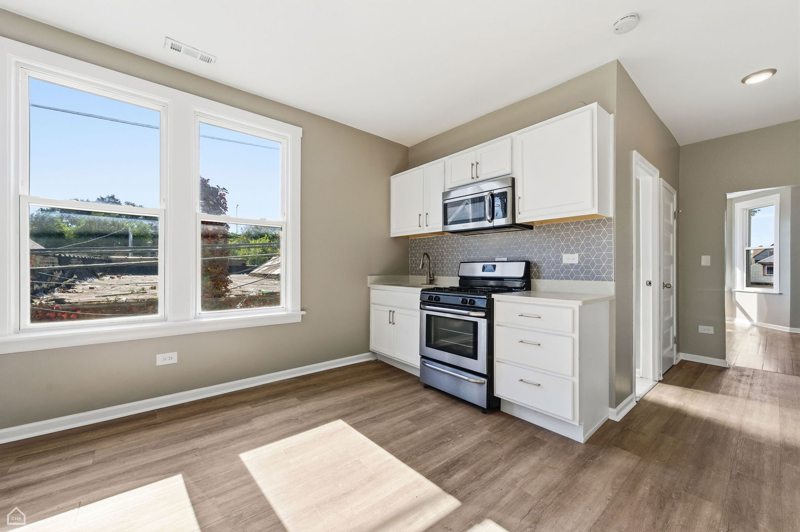 8643 S Exchange Avenue, Chicago, IL, 60617 3 8643 S Exchange Avenue