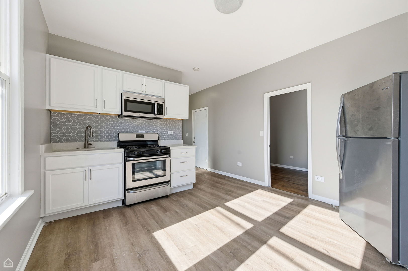 8643 S Exchange Avenue, Chicago, IL, 60617 4 8643 S Exchange Avenue